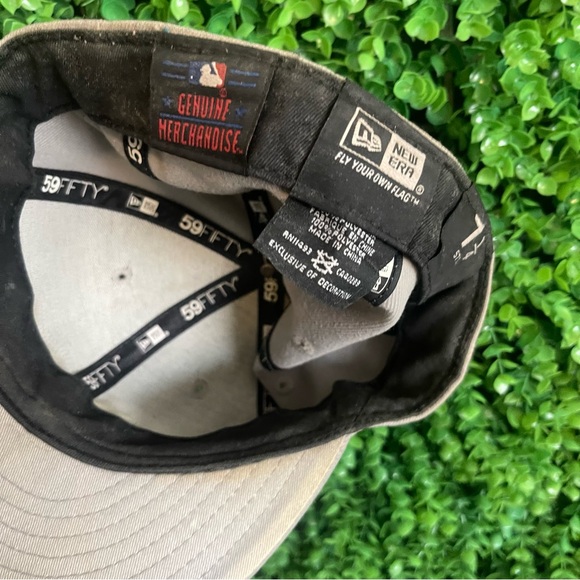 New Era Yankees 59Fifty Grey Basic Snapback Cap 7 1/4 - Picture 14 of 16
